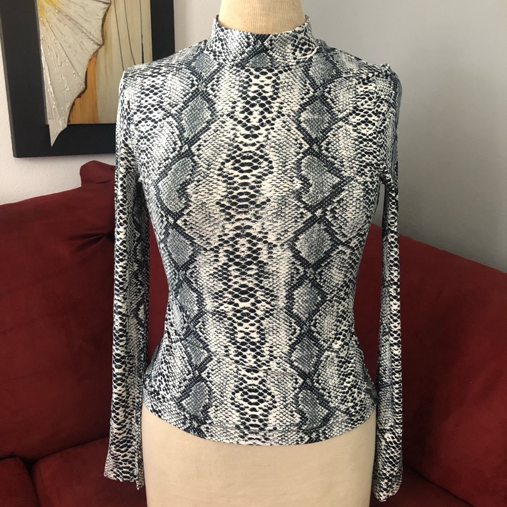 Mock-neck Snake Skin Print Fitted Tee